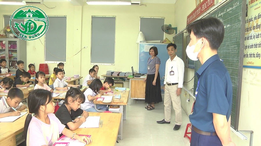 Kiểm tra công vụ đột suất tại xã Tư Mại và một số trường học trên địa bàn.|https://laoho.yendung.bacgiang.gov.vn/zh_CN/chi-tiet-tin-tuc/-/asset_publisher/M0UUAFstbTMq/content/kiem-tra-cong-vu-ot-suat-tai-xa-tu-mai-va-mot-so-truong-hoc-tren-ia-ban-/22815